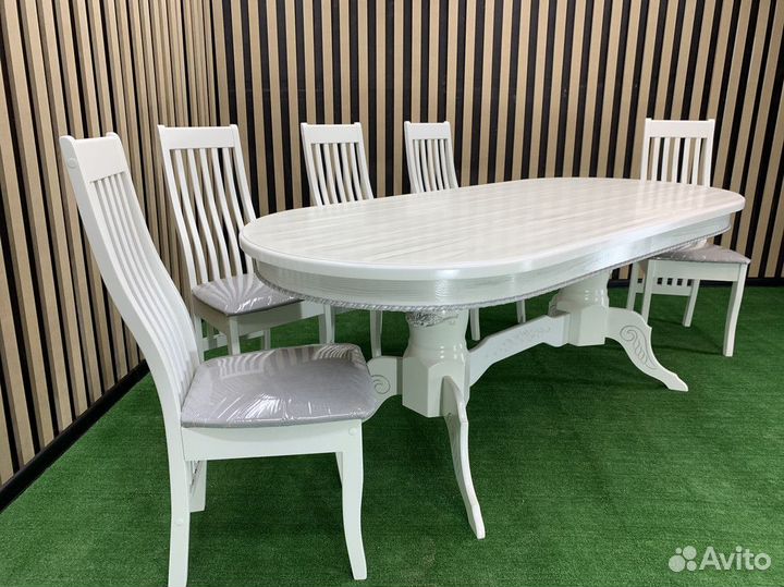 Стол и стулья