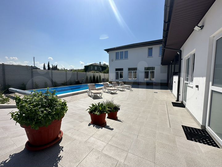 Дом 215 м² на участке 6 сот.