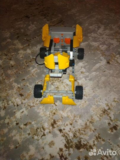 Лего- машина на пульте управления