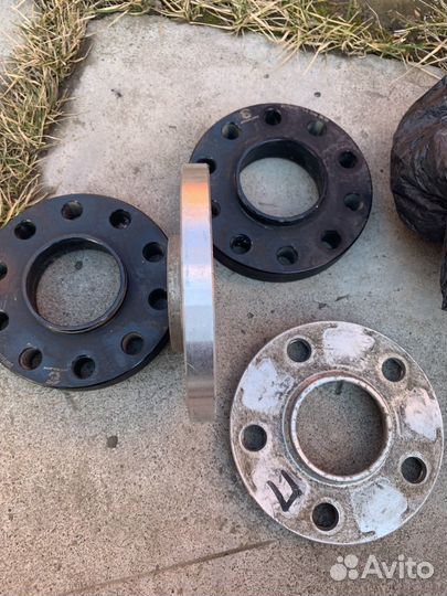 Приставки на бмв перид 1.5 задние 2.5 с болтами