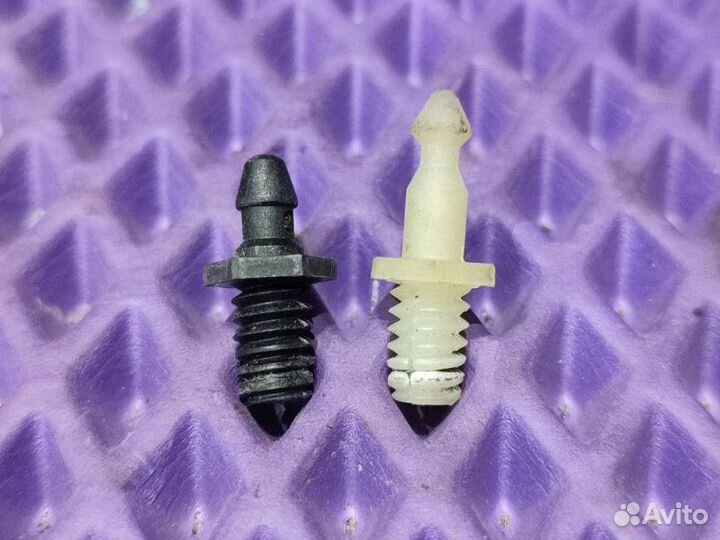 Клипса стоп-сигнала задняя Nissan Dualis