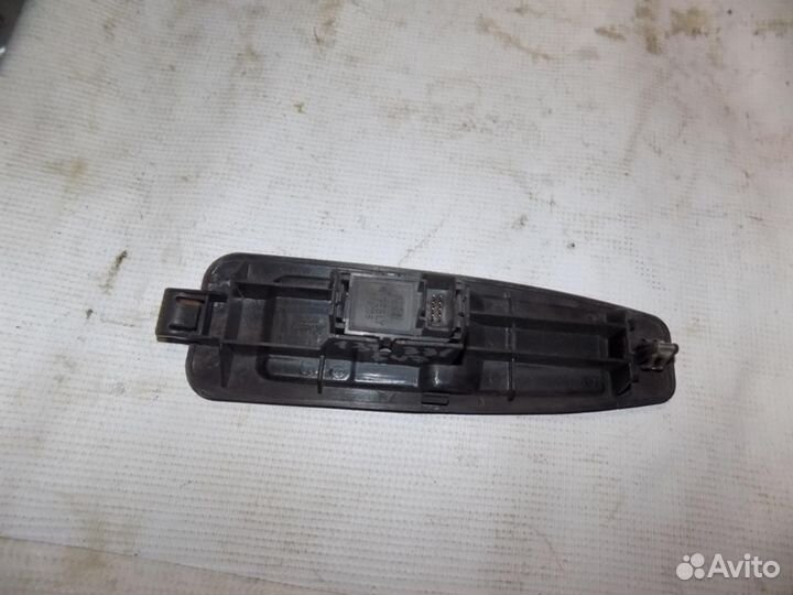 Кнопка стеклоподъемника MK Cross 2011