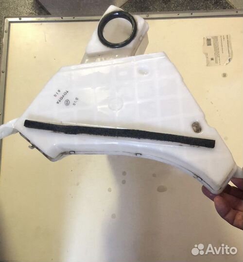 Toyota Land Cruiser Prado 150 бачок омывателя