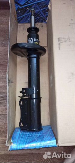 Стойка задняя правая Toyota Avensis (T22)