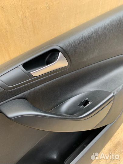 Обшивка передней правой двери VW Passat B6
