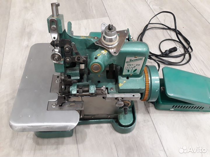 Оверлок для швейной машины бу