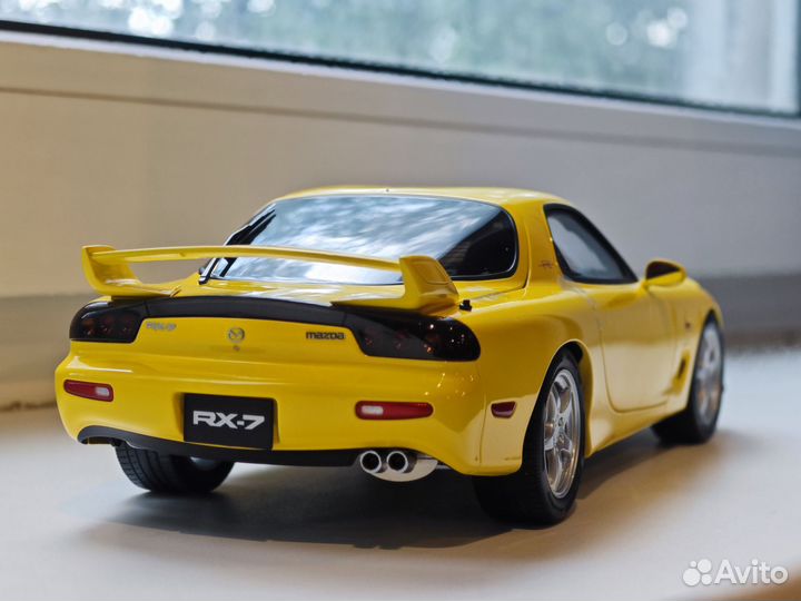 1:18 Mazda RX-7 Polar Master