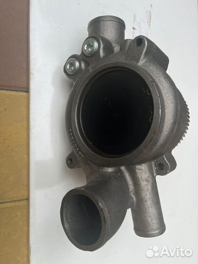 Водяной насос Detroit Diesel 12.7 егр 23517027