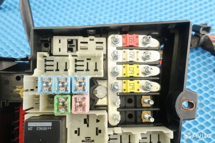 Блок предохранителей подкапотный Ford Focus 2