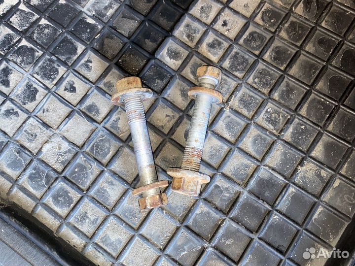 Болт заднего рычага Прадо 120