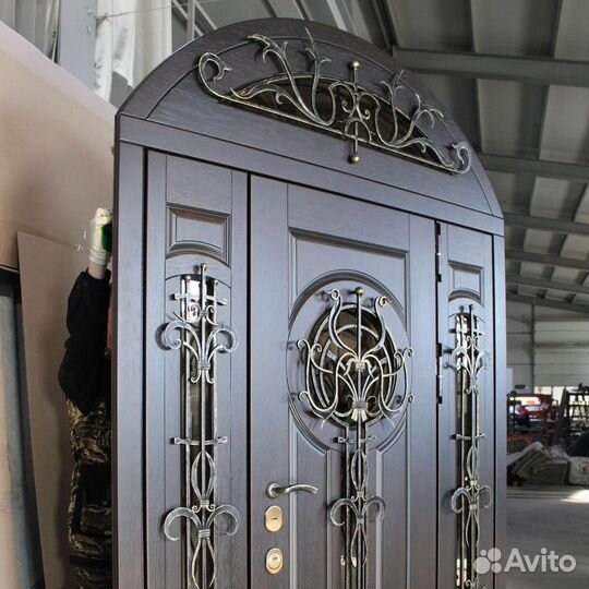 Дверь парадная уличная