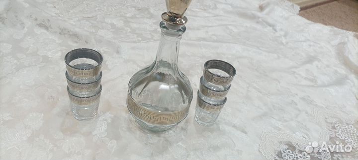 Графин с рюмками