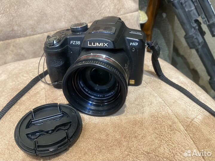 Фотоаппарат Panasonic Lumix DMC-FZ38 со штативом