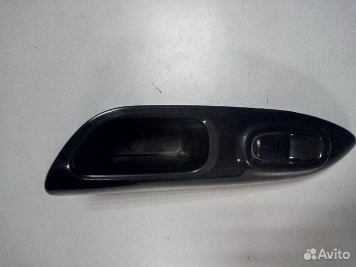 Кнопка стеклоподъемника задняя левая Nissan Juke