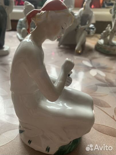 Статуэтка « Девушка с ромашкой», лфз