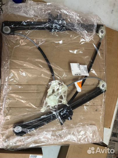 Стеклоподъёмник задний правый Audi Q7 4M