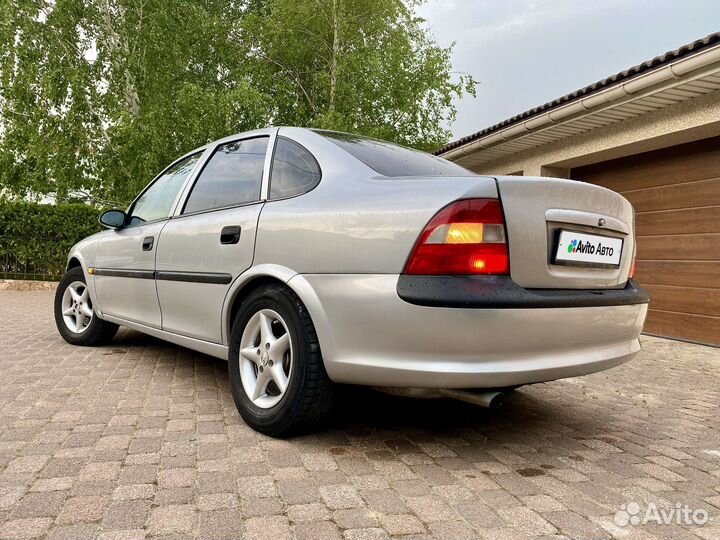 Opel Vectra 1.8 AT, 1998, 300 000 км