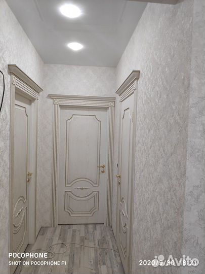 Установка монтаж межкомнатных дверей, плинтуса