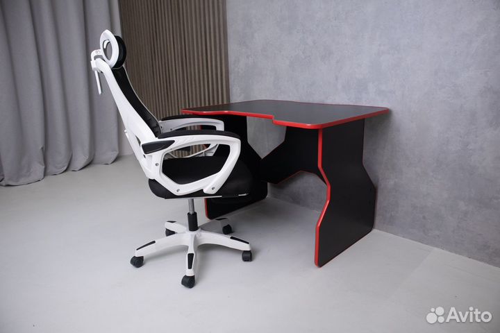 Игровой компьютерный стол