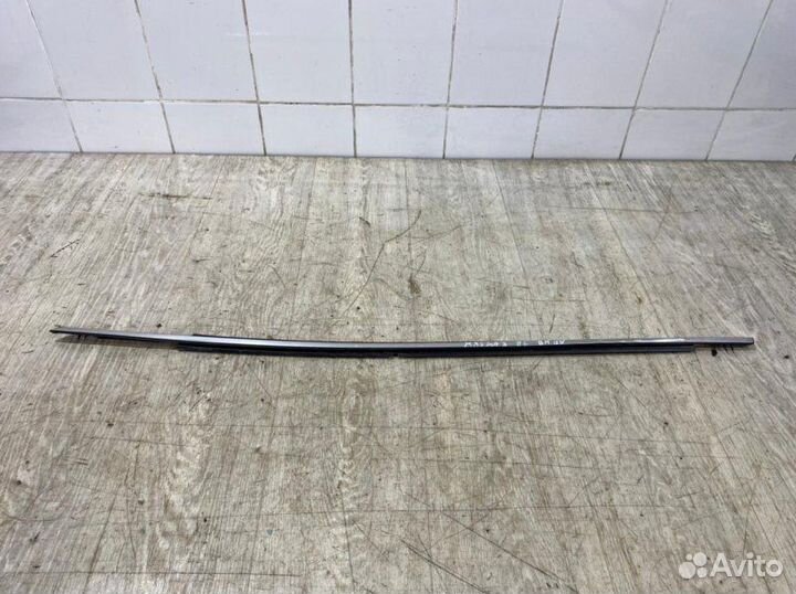 Молдинг двери передний левый Mazda 3 BM 2013-2018
