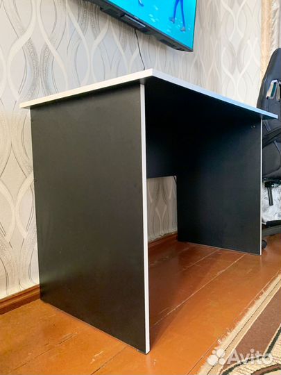 Письменный стол