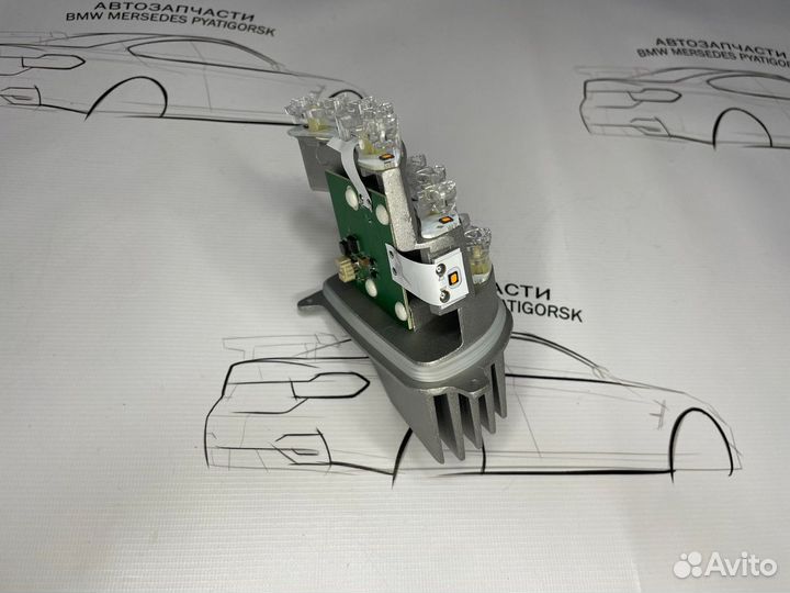 Правый поворотник передней фары BMW E90 новый