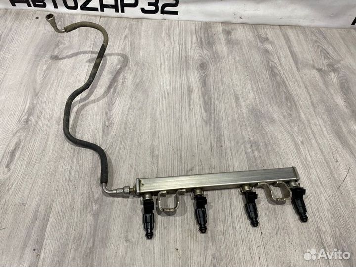 Рампа топливная с форсунками Ford Focus седан qqdb