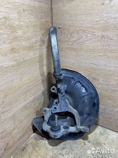 Поворотный кулак передний левый Mercedes W211 X132