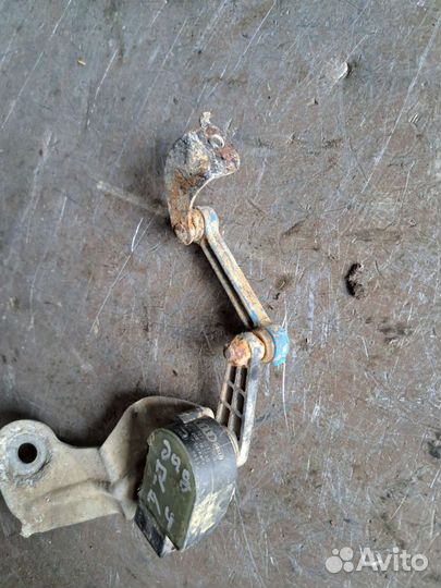 Датчик уровня подвески на Audi A4 B6