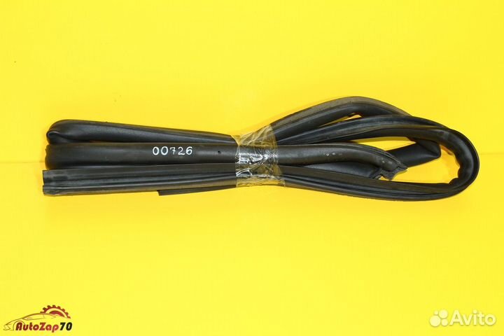 Volvo FM Уплотнитель правой передней двери