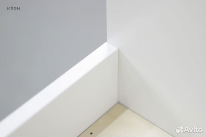 Детская кровать бортиком и ящиком