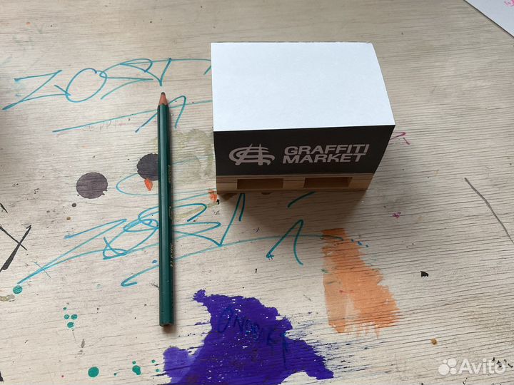 Полето листов маленьких