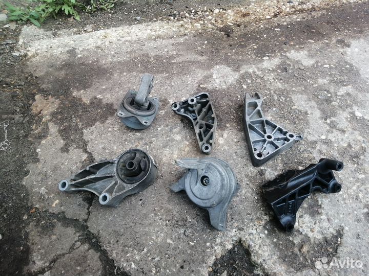 Опора подушка двигателя Z16XEP Opel Astra H