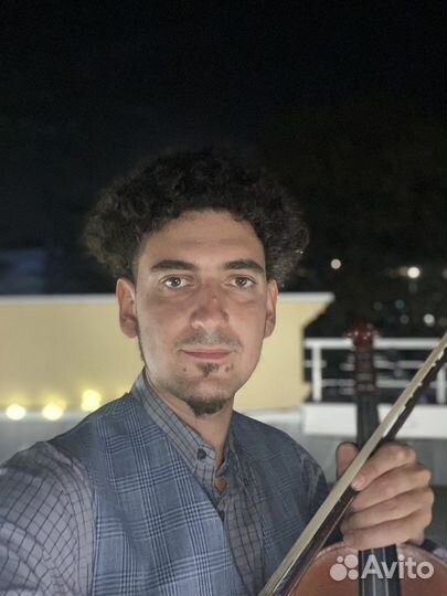 Саксофонист и скрипач на праздник