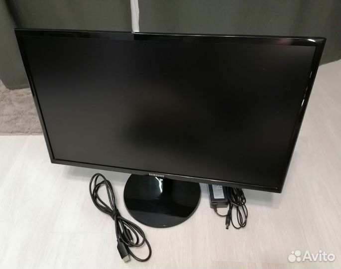 Монитор Samsung S24F350fhixci