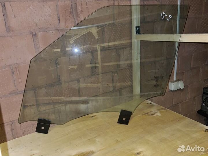 Рендж ровер спорт2 стекло переднее левое