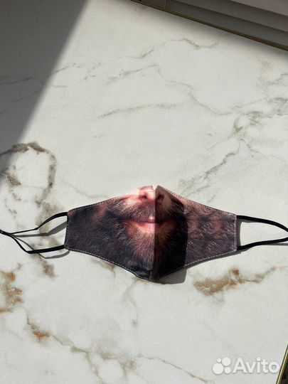 Новая маска с усами и бородой