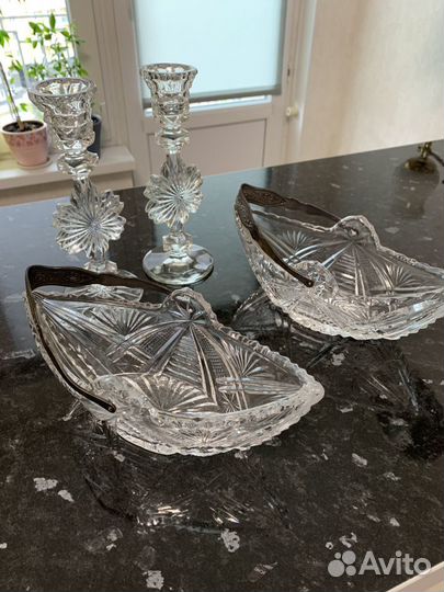 Хрустальные подсвечники и конфетница