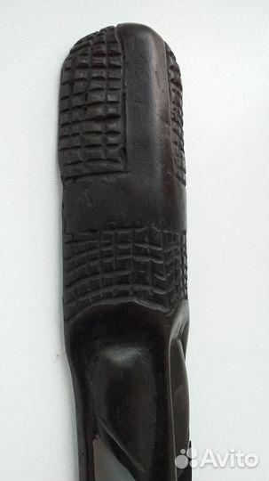 Маска из черного дерева