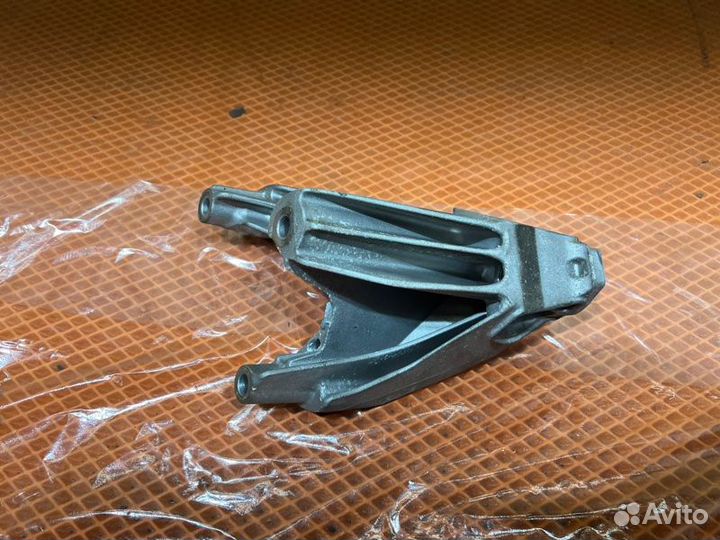 Кронштейн двигателя передний левый Audi A5 I 8T