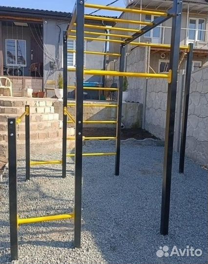 Уличный спорткомплекс воркаут