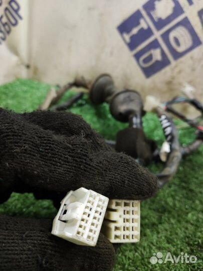 Проводка двери передняя правая Toyota Avensis