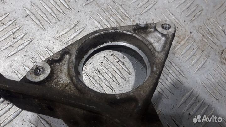 Кронштейн правой полуоси двигателя K4M Renault