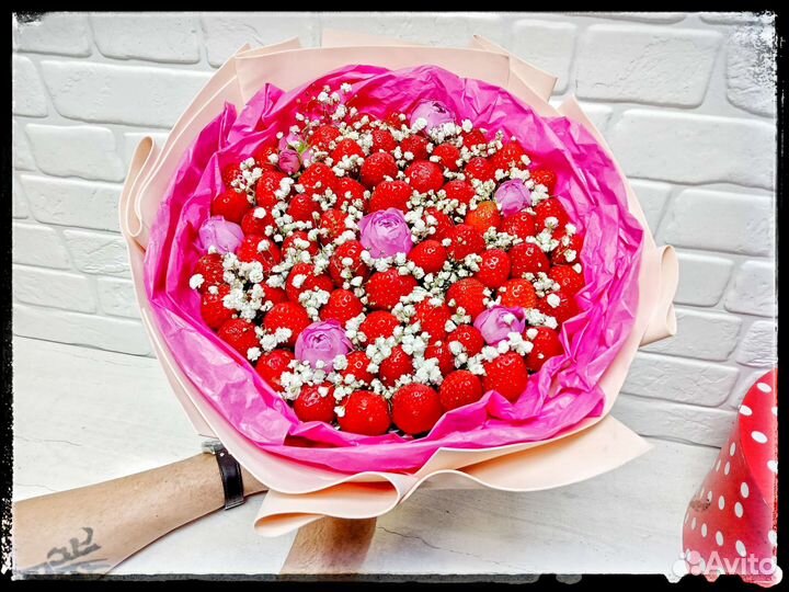 Букеты из ягод, конфет и сладостей