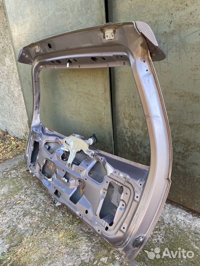 Крышка багажника Mitsubishi Grandis