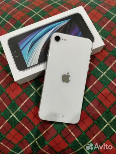 Телефон iPhone se 2020