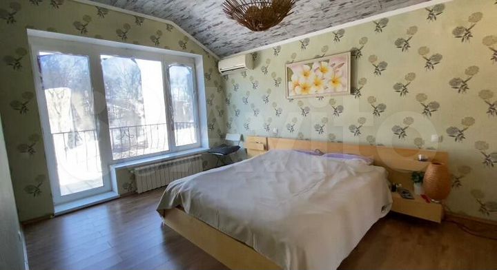 Коттедж 202 м² на участке 10 сот.