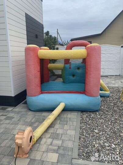 Надувной батут с горкой Happy Hop 9160N