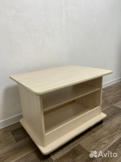 Журнальный столик на колесах бу