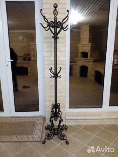 Кованая вешалка